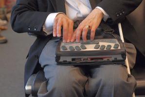 Koniec z wykluczeniem osób niepełnosprawnych podczas korzystania z usług finansowych. Pomogą im nowoczesne technologie