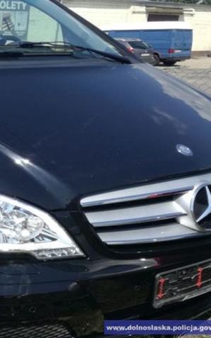 [VIDEO] Policjanci zatrzymali podejrzanego i odzyskali samochód o wartości ponad 85 tys. złotych skradziony na terenie Niemiec