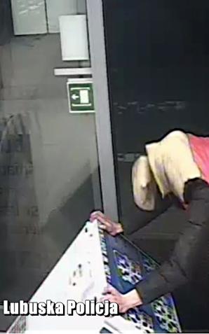 [VIDEO] Upojony alkoholem szalał na stacji paliw. Agresywny mężczyzna zatrzymany przez policjantów