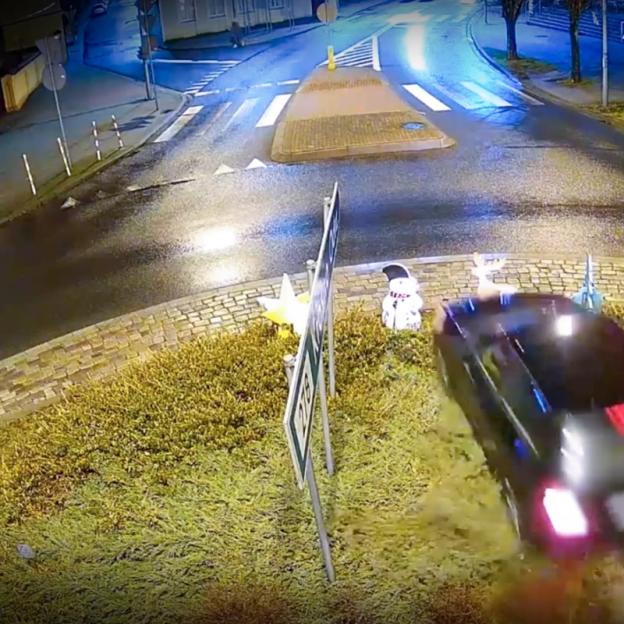 [VIDEO] Sulechów: Młody kierowca nie opanował auta na rondzie. Bolesławiec: Pobili, a potem byli zaskoczeni skutecznością policjantów!