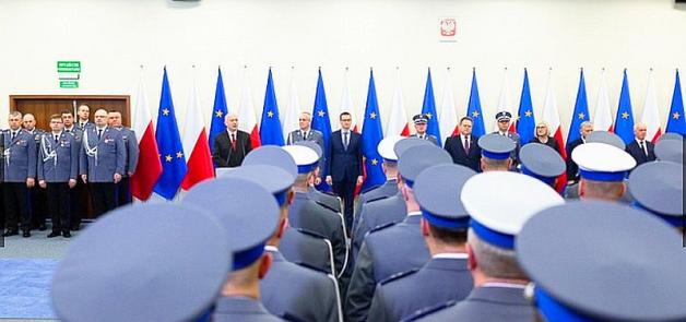 [VIDEO] Premier Mateusz Morawiecki: Polska policja musi być budowana na fundamencie patriotyzmu, służby Ojczyźnie i ludziom